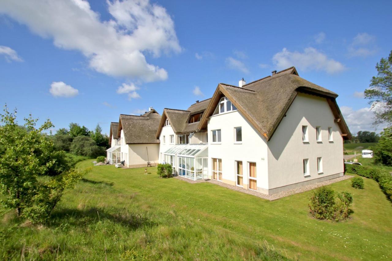 Strandhaus Monchgut: Beachside Retreat with Balcony and Spa Access Lobbe Exterior photo